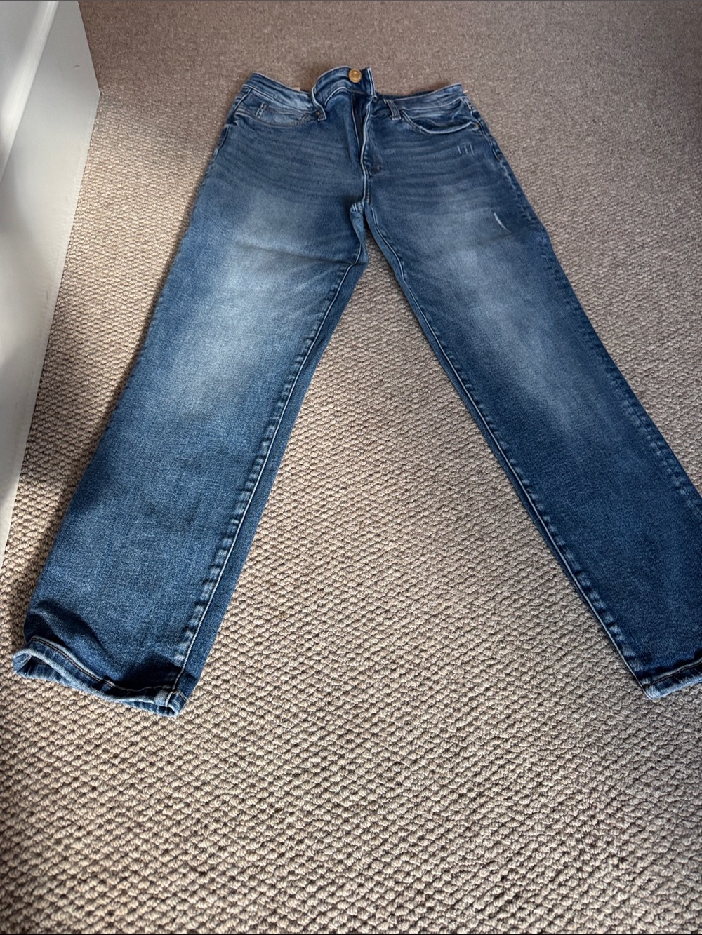 Kut from the Kloth women’s Straight leg  Jeans